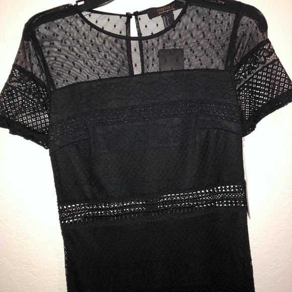 Lace Dress with ruffles - Picture 2 of 3